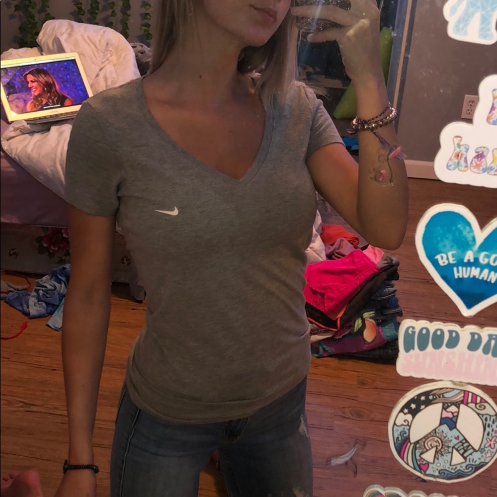 slim fitting nike tee